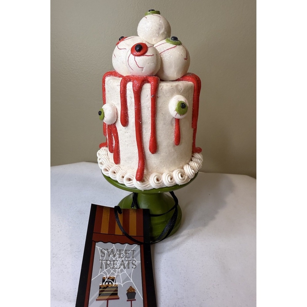 Summerween Halloween mini‎ eyeballs cake